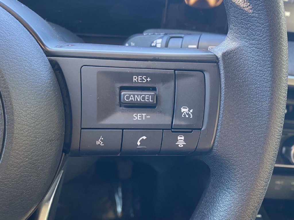Used 2025 Nissan Kicks SV FWD image 18