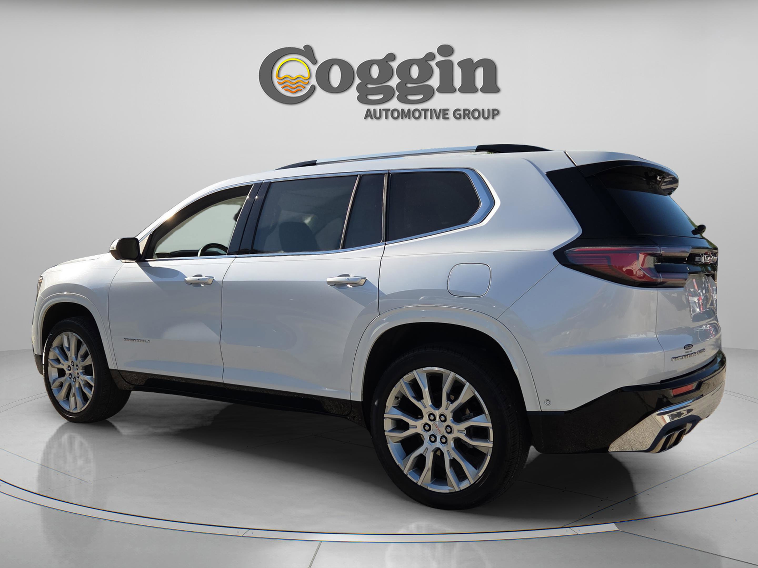 Used 2024 GMC Acadia Denali w/ Super Cruise Package image 3