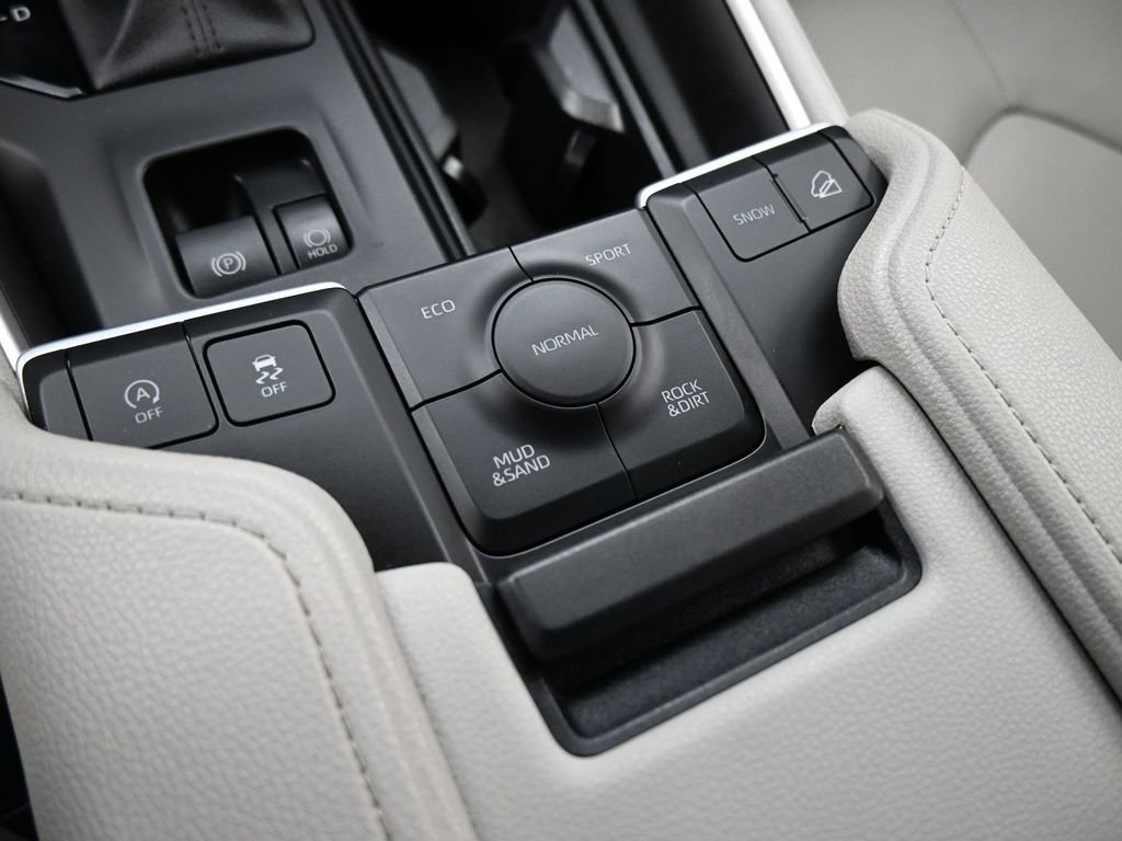 Used 2024 Toyota Grand Highlander Limited image 16