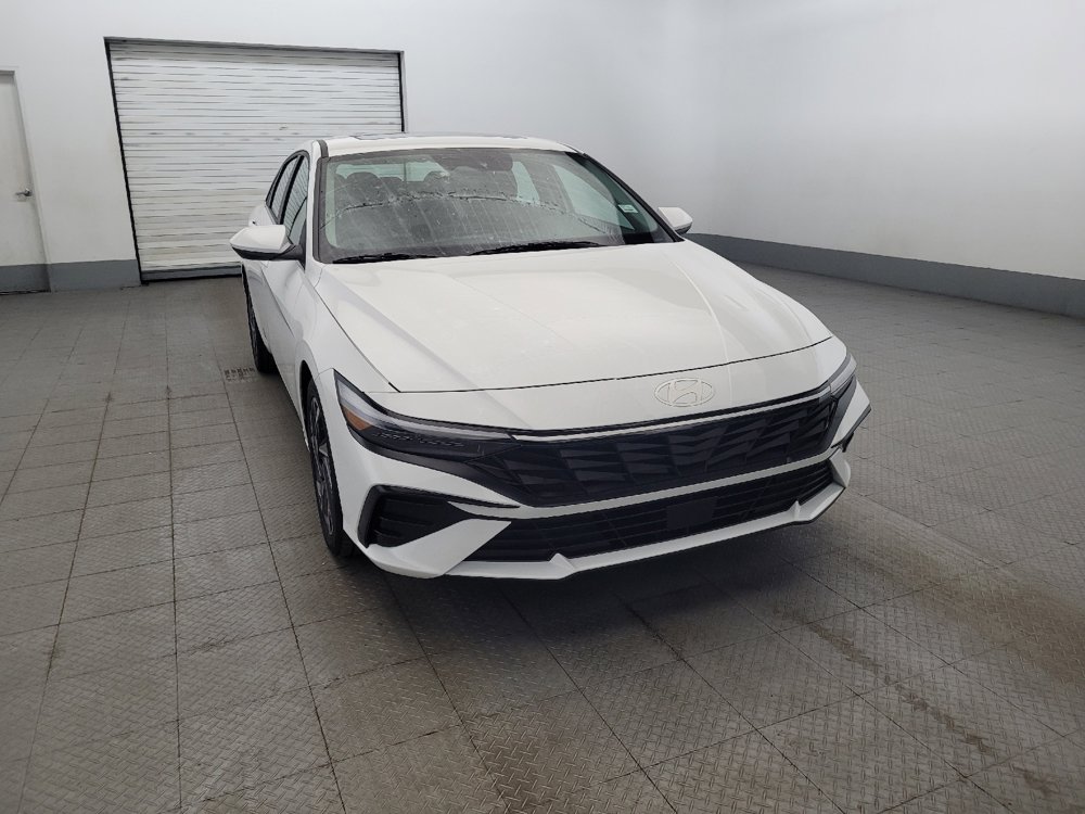 Used 2025 Hyundai Elantra SEL FWD image 14