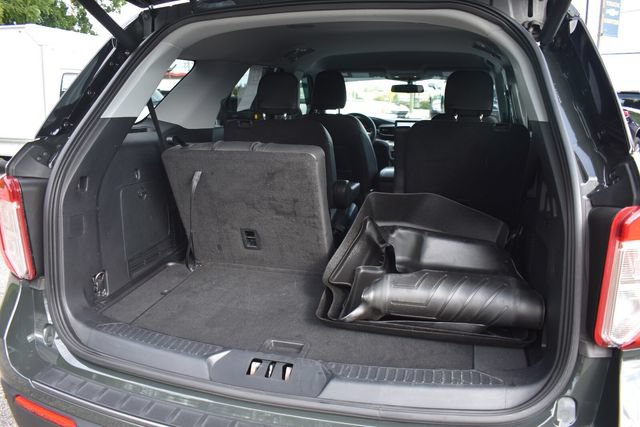Used 2022 Ford Explorer XLT w/ Equipment Group 202A AWD/4WD image 17