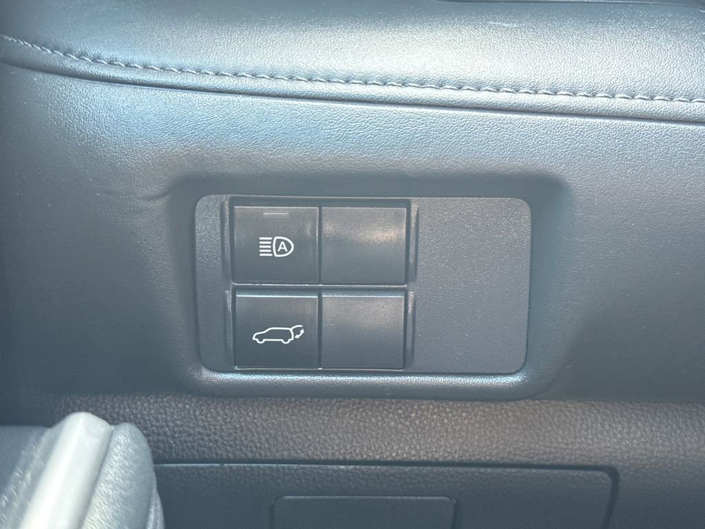 Used 2021 Toyota Highlander XLE AWD/4WD image 36