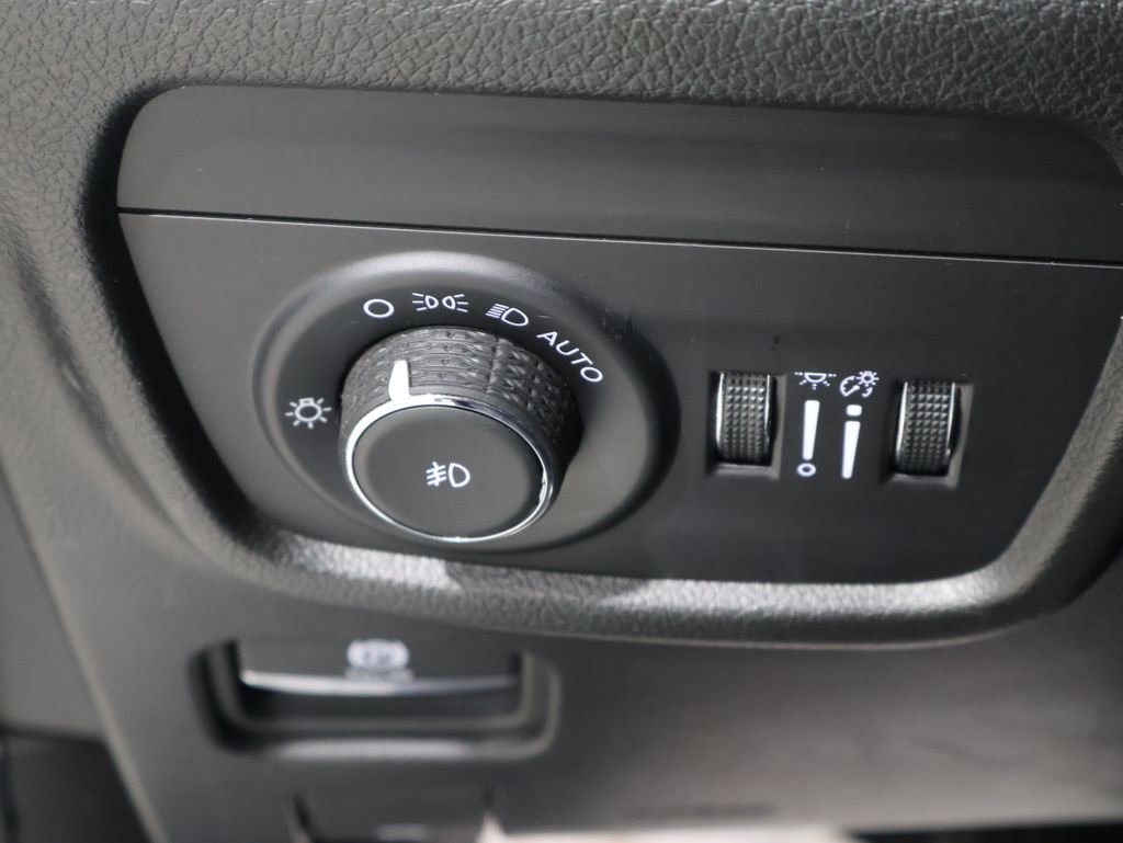 Used 2024 Jeep Grand Cherokee L Limited w/ Luxury Tech Group II image 34