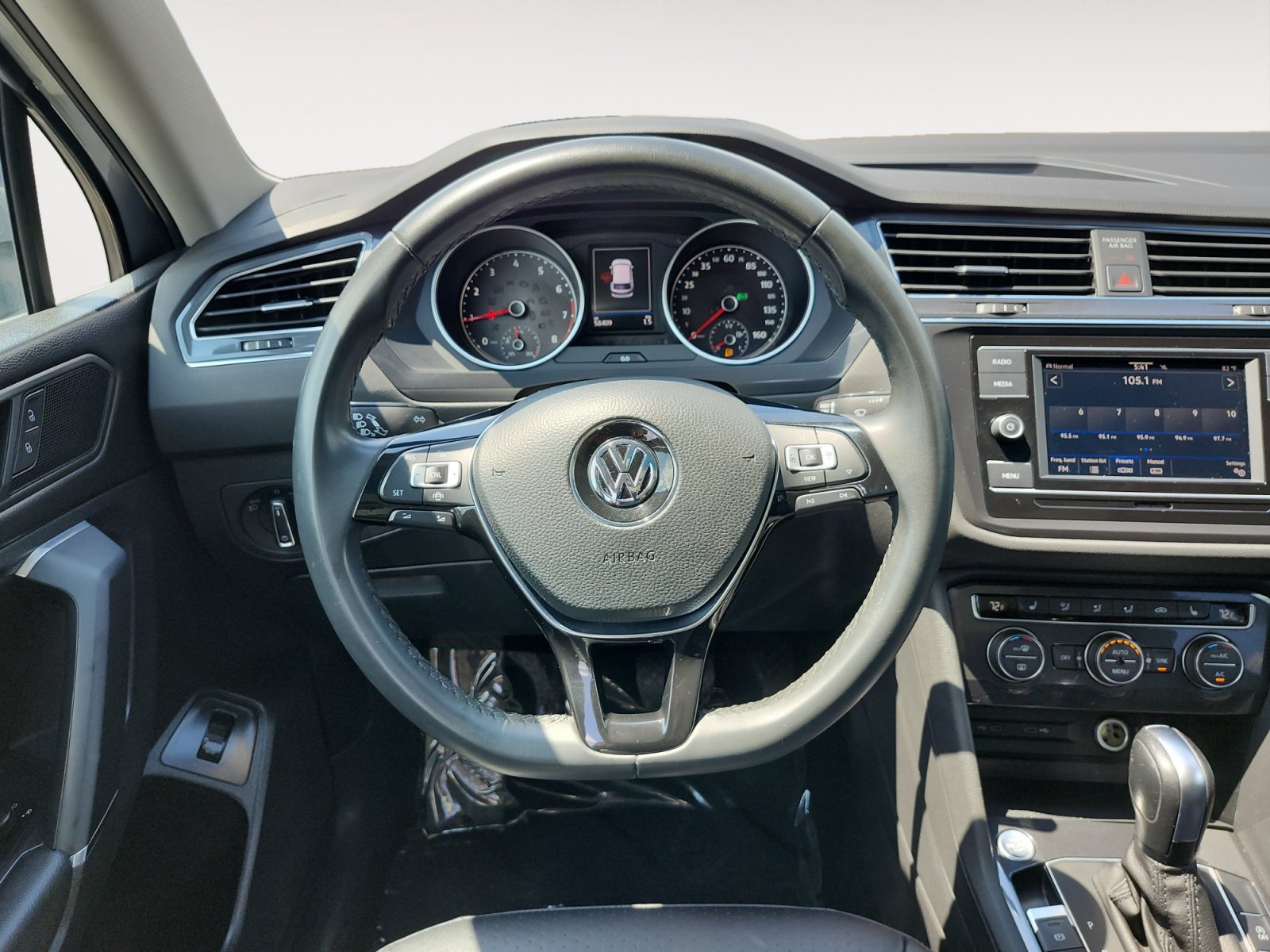 Used 2020 Volkswagen Tiguan SEL AWD/4WD image 12