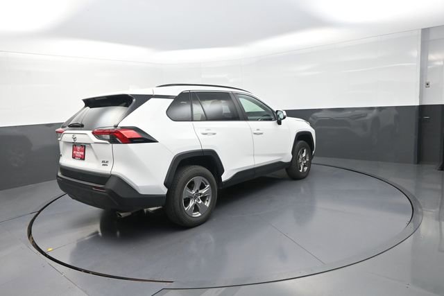 Used 2025 Toyota RAV4 XLE AWD/4WD image 4