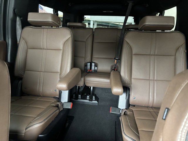 Certified 2025 Chevrolet Suburban High Country image 8
