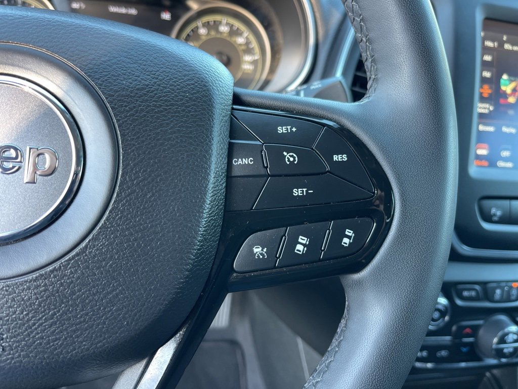 Used 2023 Jeep Cherokee Altitude Lux image 18