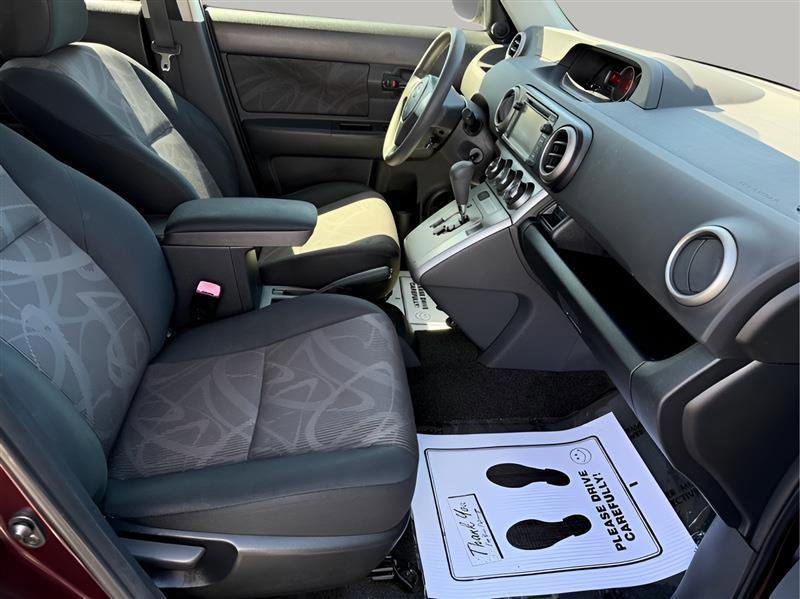 Used 2014 Scion xB FWD image 24