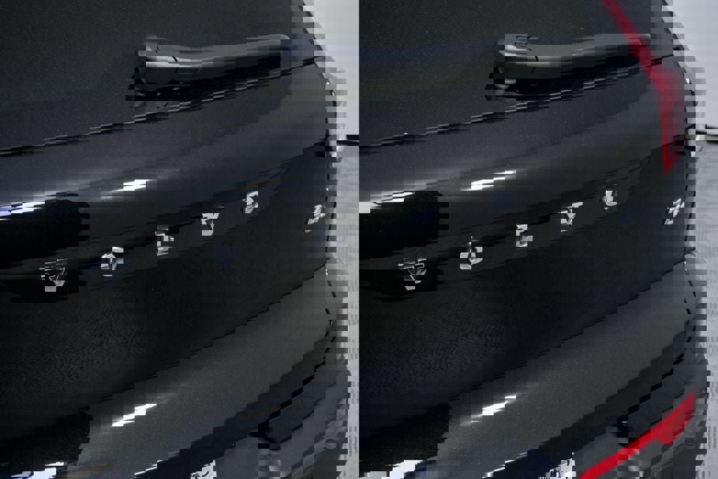 Certified 2023 Volvo XC40 B4 Plus w/ Driver Assist Package image 38