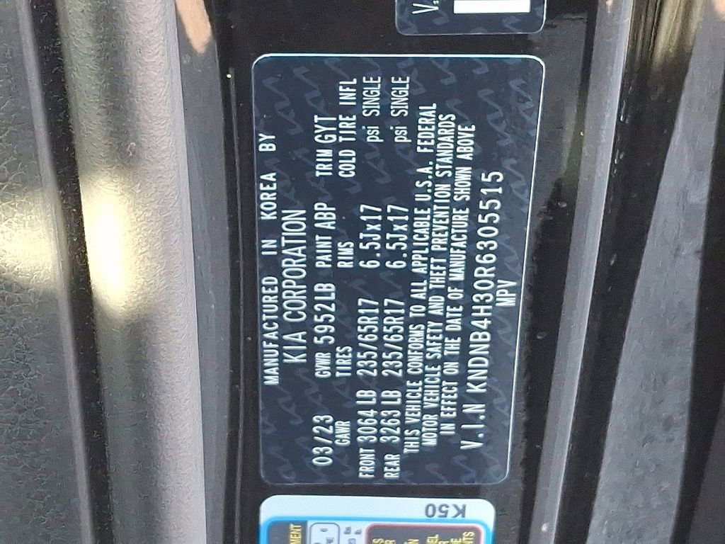 Used 2024 Kia Carnival LX image 28