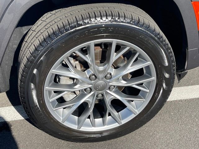 Used 2022 Jeep Grand Cherokee Summit w/ Luxury Tech Group V AWD/4WD image 31