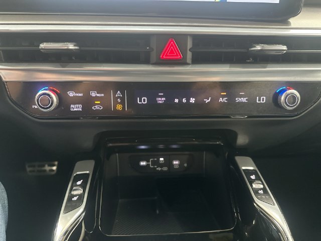 Certified 2025 Kia Sorento SX Prestige AWD/4WD image 25