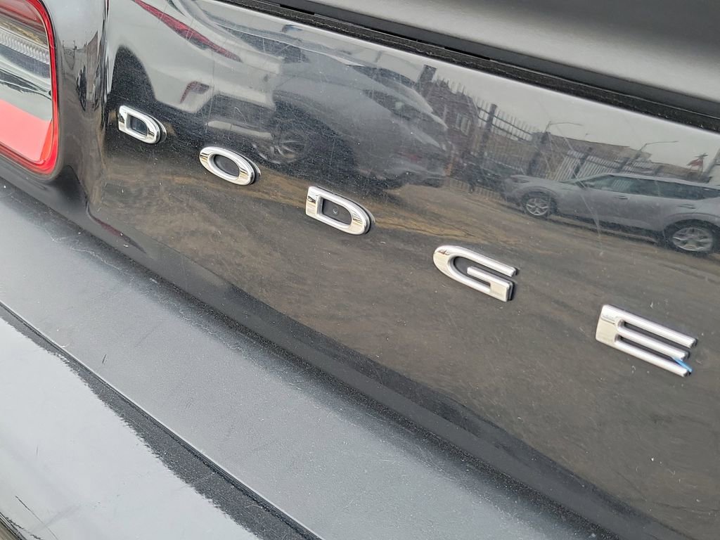 Used 2023 Dodge Challenger SXT image 5