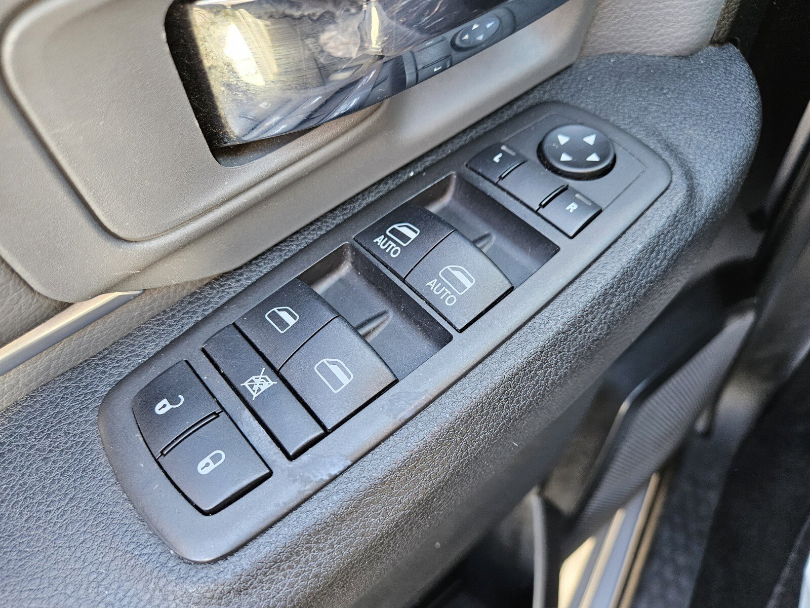 Used 2024 RAM 1500 Classic SLT image 29