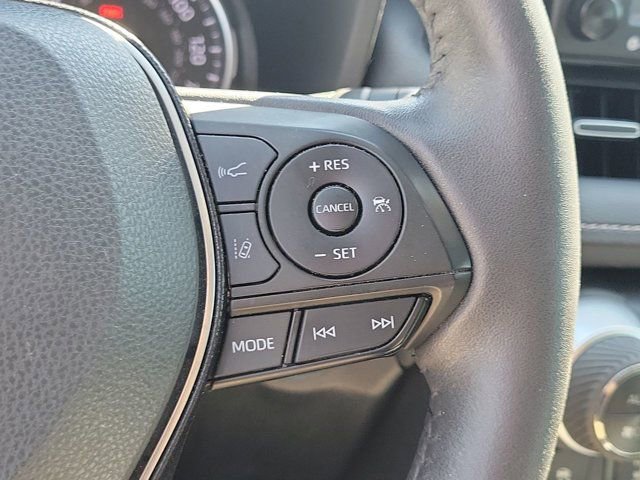 Used 2021 Toyota RAV4 XLE Premium image 32