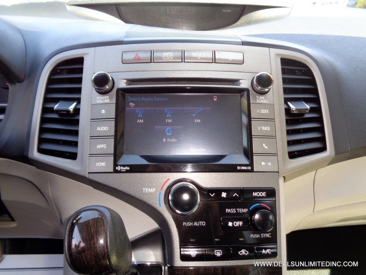 Used 2015 Toyota Venza LE FWD image 11