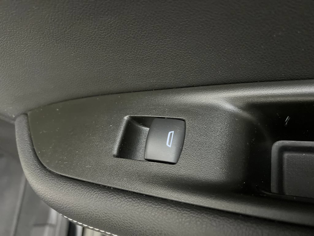 Used 2025 Chevrolet Blazer LT FWD image 25