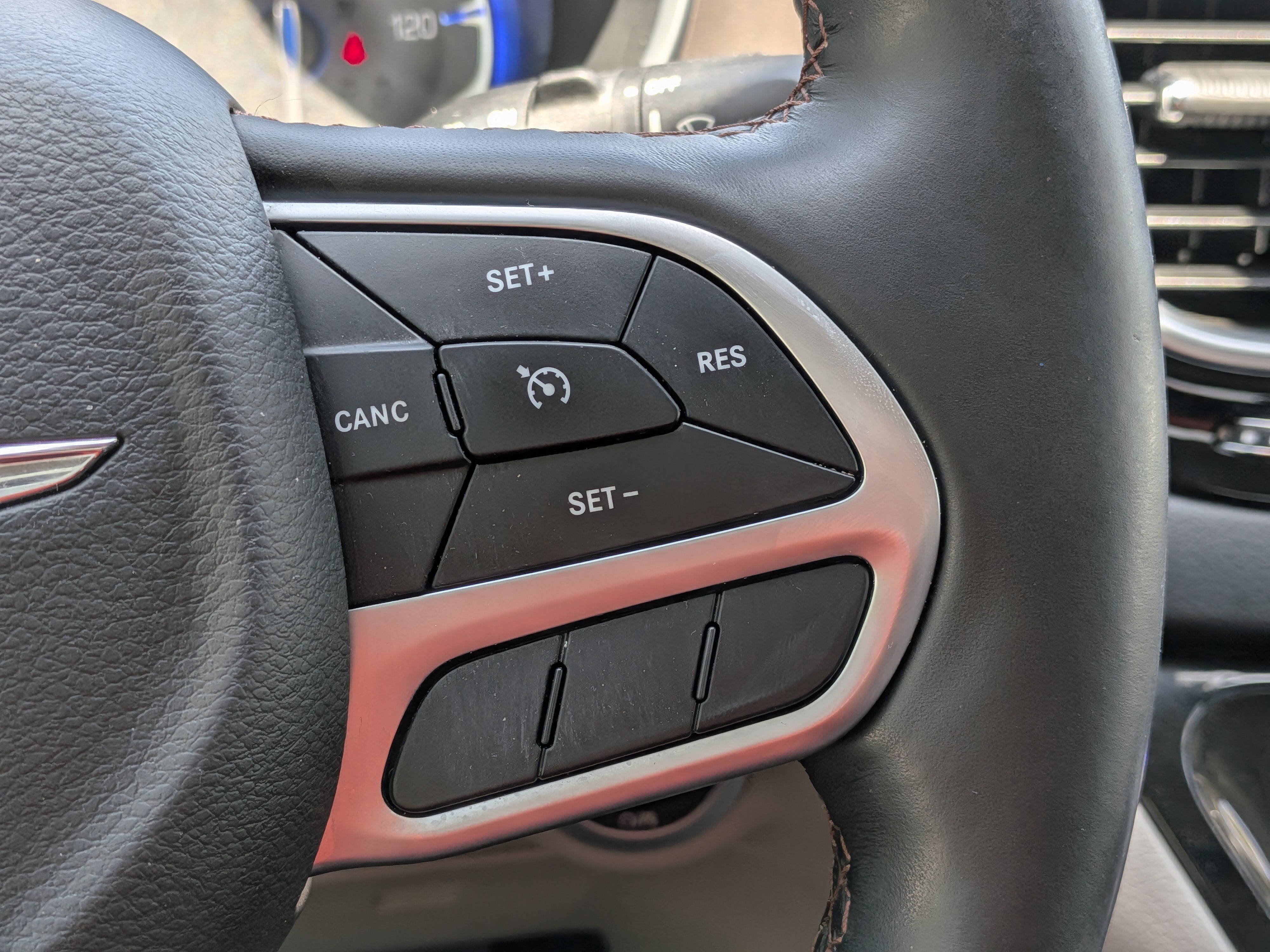 Used 2018 Chrysler Pacifica Touring-L Plus w/ Tire & Wheel Group FWD image 26