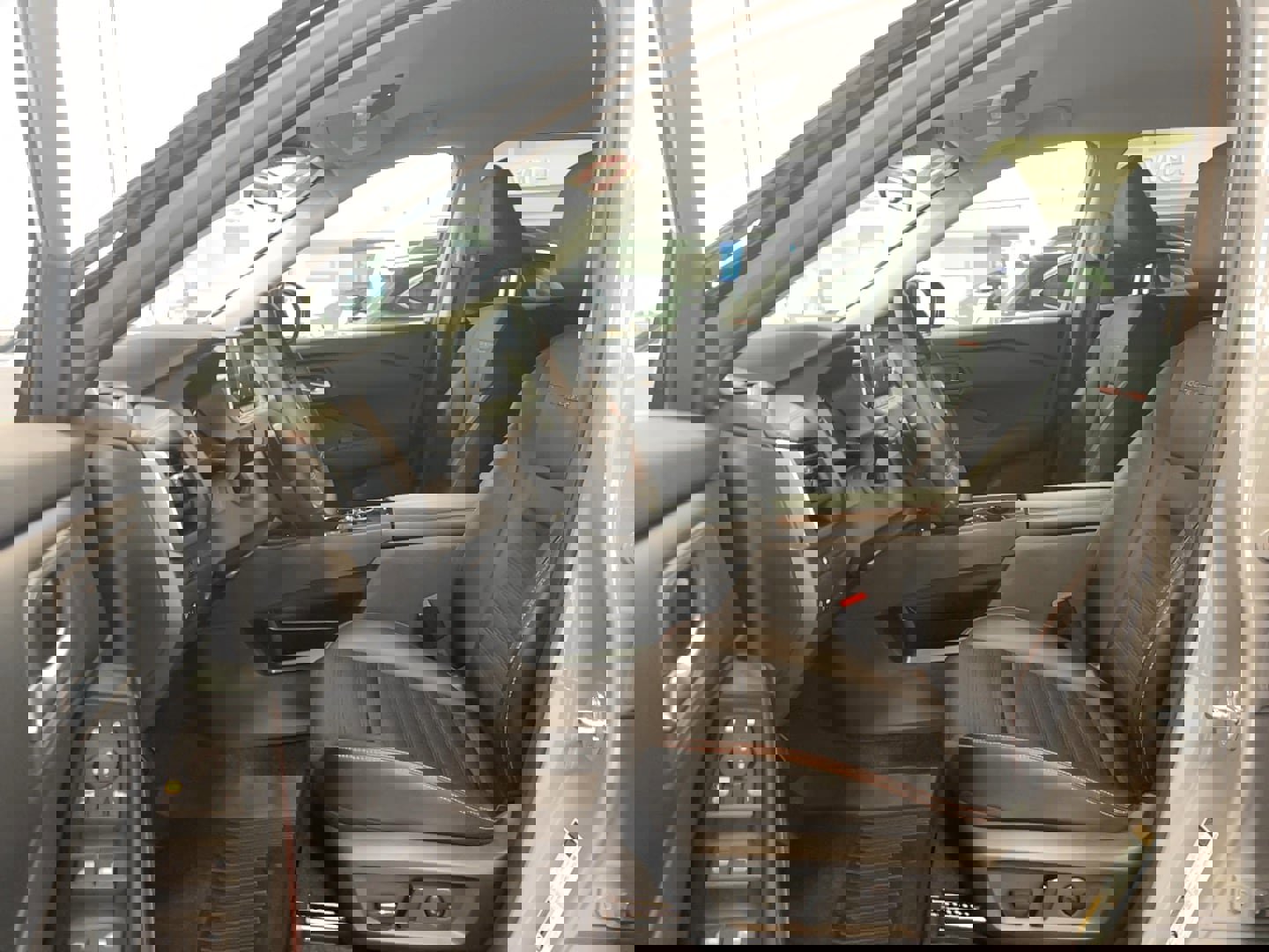 Used 2025 Nissan Rogue SV image 6