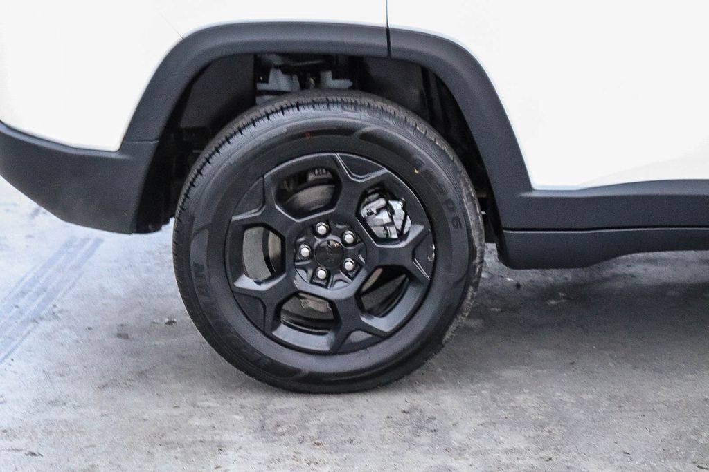 Used 2024 Jeep Compass Trailhawk AWD/4WD image 12