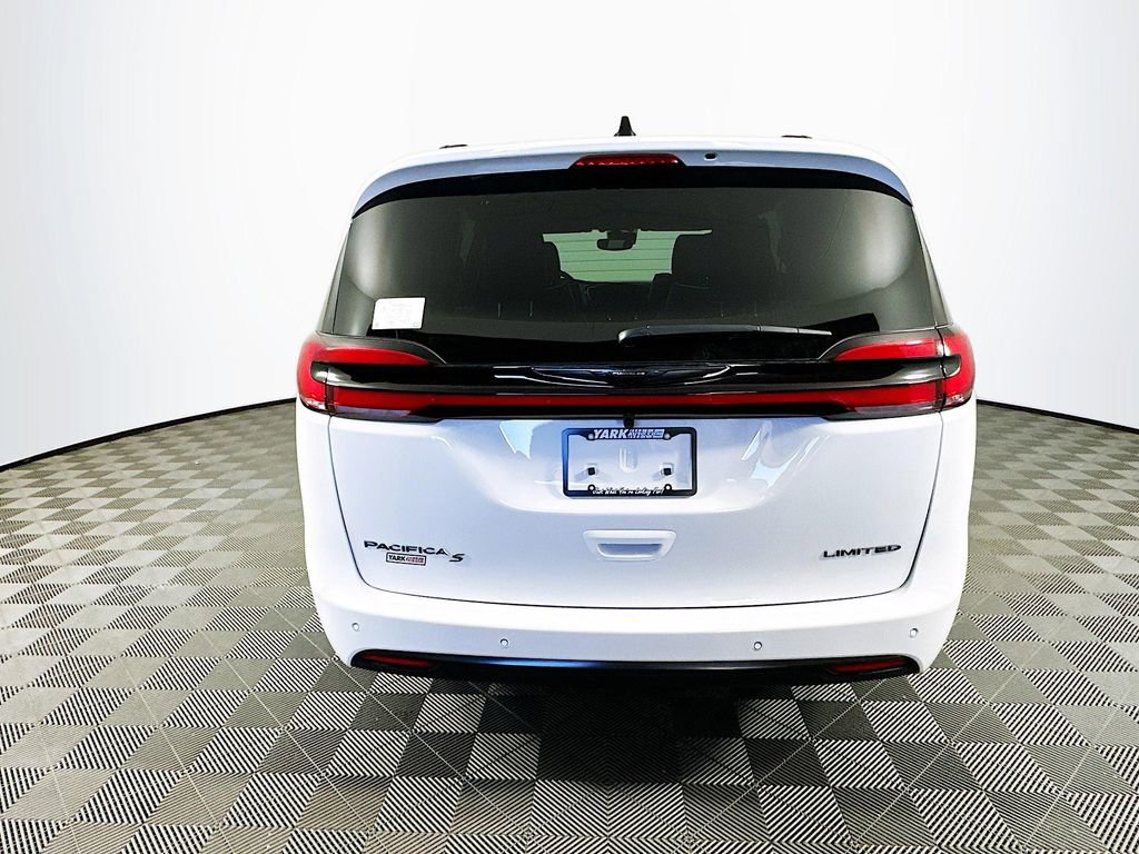 New 2026 Chrysler Pacifica Limited w/ Uconnect Theater Family Group image 8