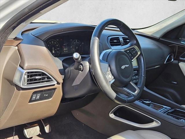Used 2019 Jaguar F-PACE Prestige image 10