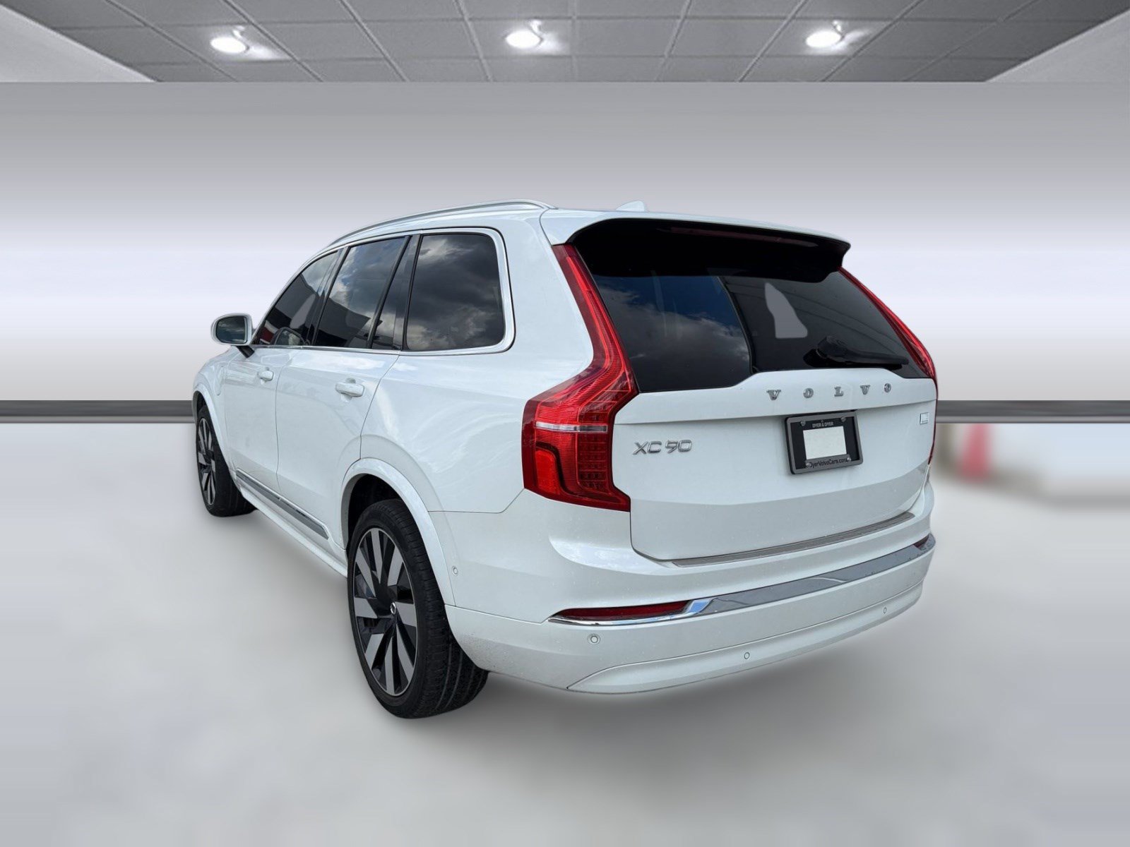 Used 2024 Volvo XC90 T8 Plus w/ Protection Package Premier AWD/4WD image 3