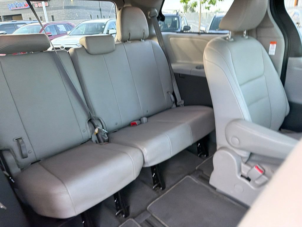 Used 2020 Toyota Sienna XLE w/ XLE Navigation Package AWD/4WD image 15