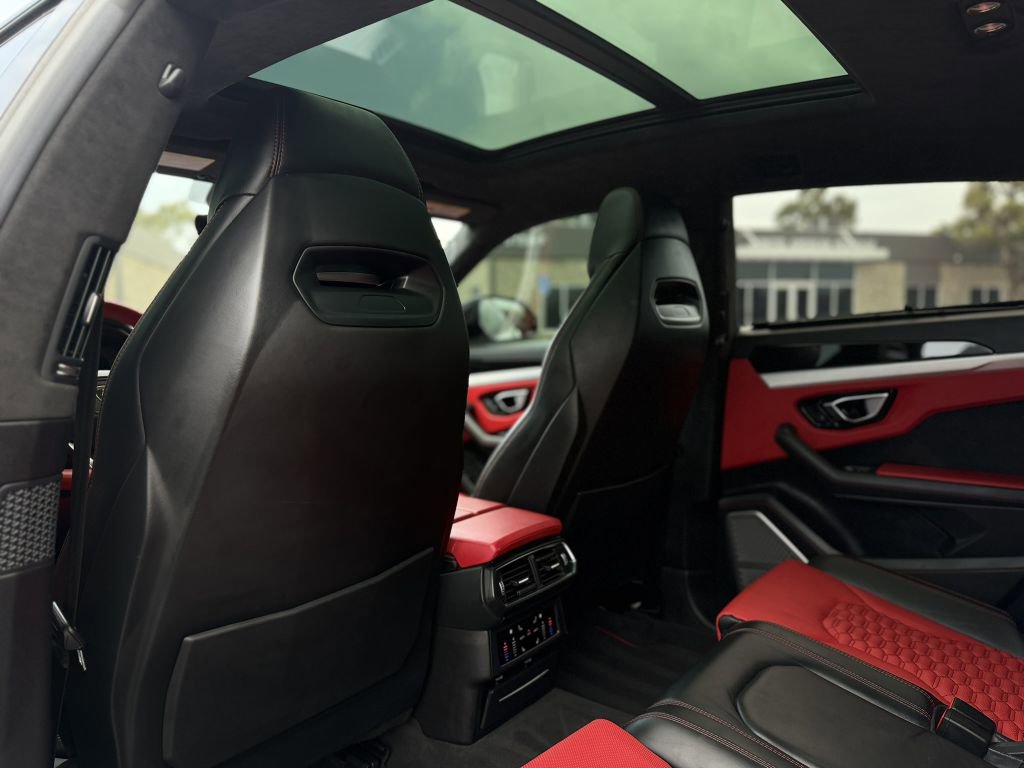 Used 2021 Lamborghini Urus AWD/4WD image 32