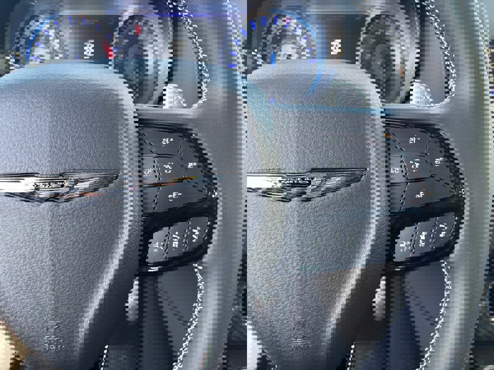 Used 2023 Chrysler 300 C image 32