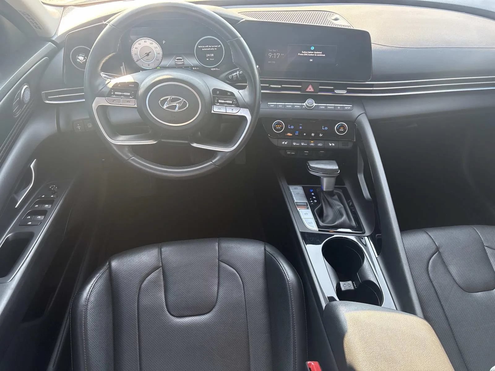 Used 2023 Hyundai Elantra Limited w/ Preferred Accessory Package FWD image 12