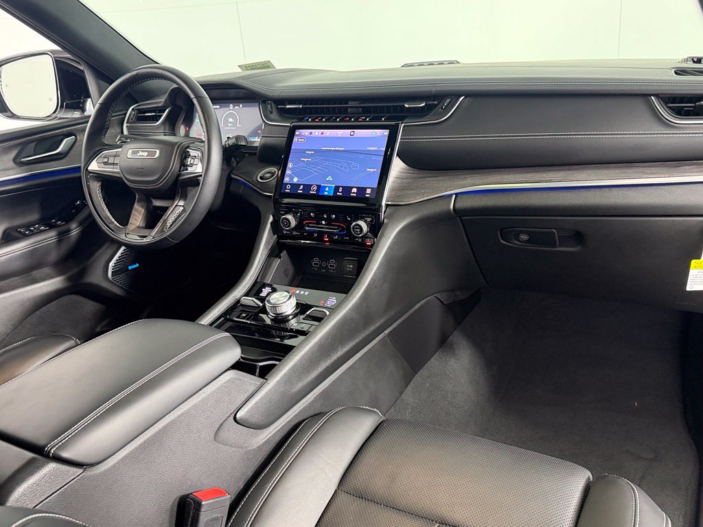 Certified 2022 Jeep Grand Cherokee Overland w/ Advanced Protech Group III AWD/4WD image 16
