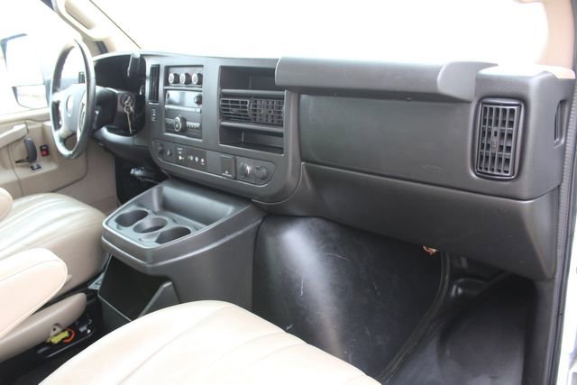 Used 2016 Chevrolet Express 3500 image 8
