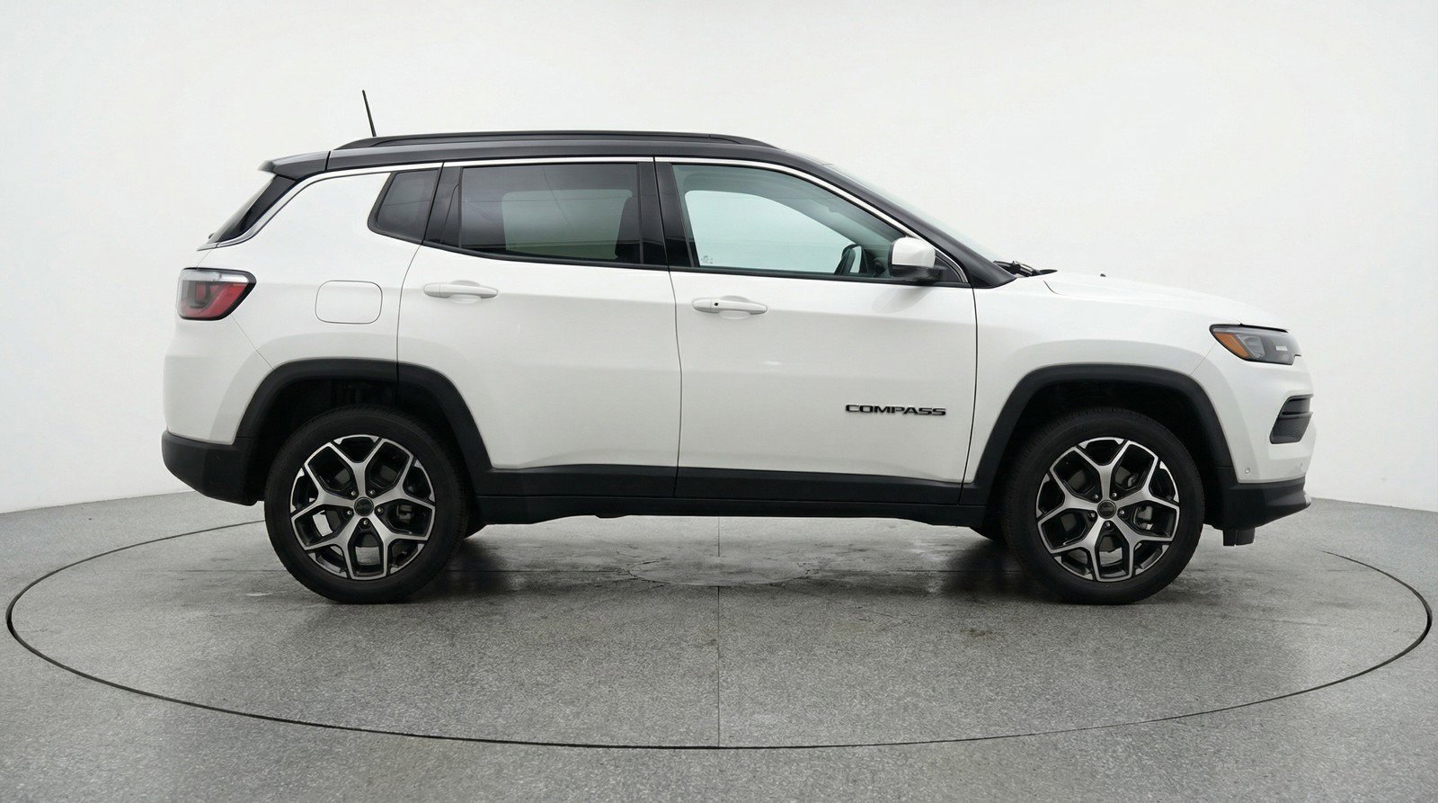 Used 2025 Jeep Compass Limited image 11