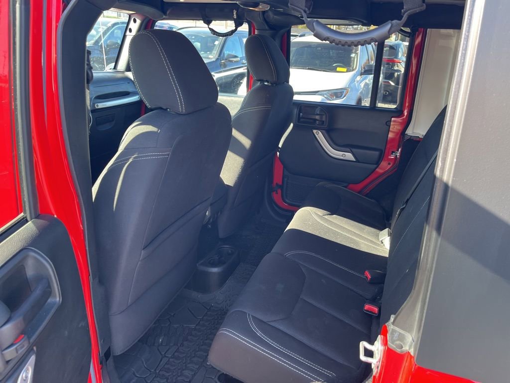 Used 2017 Jeep Wrangler Unlimited Rubicon w/ Connectivity Group image 23