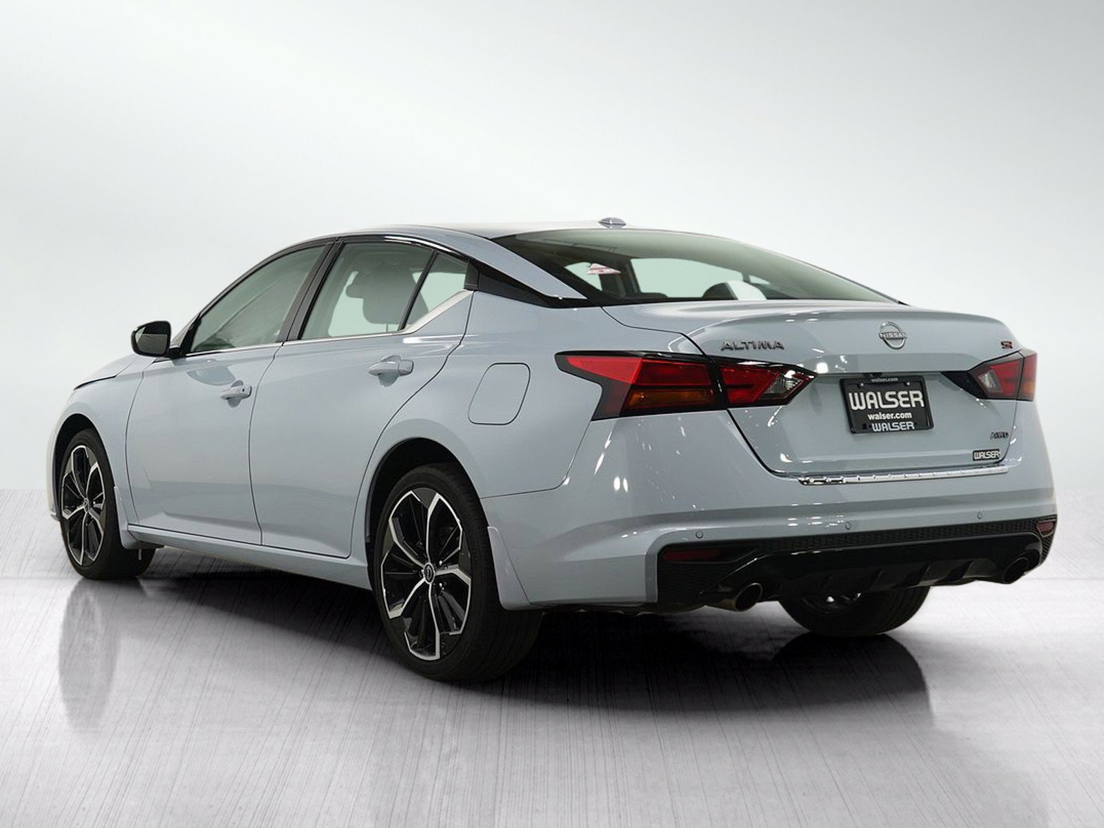 Used 2023 Nissan Altima 2.5 SR AWD/4WD image 3