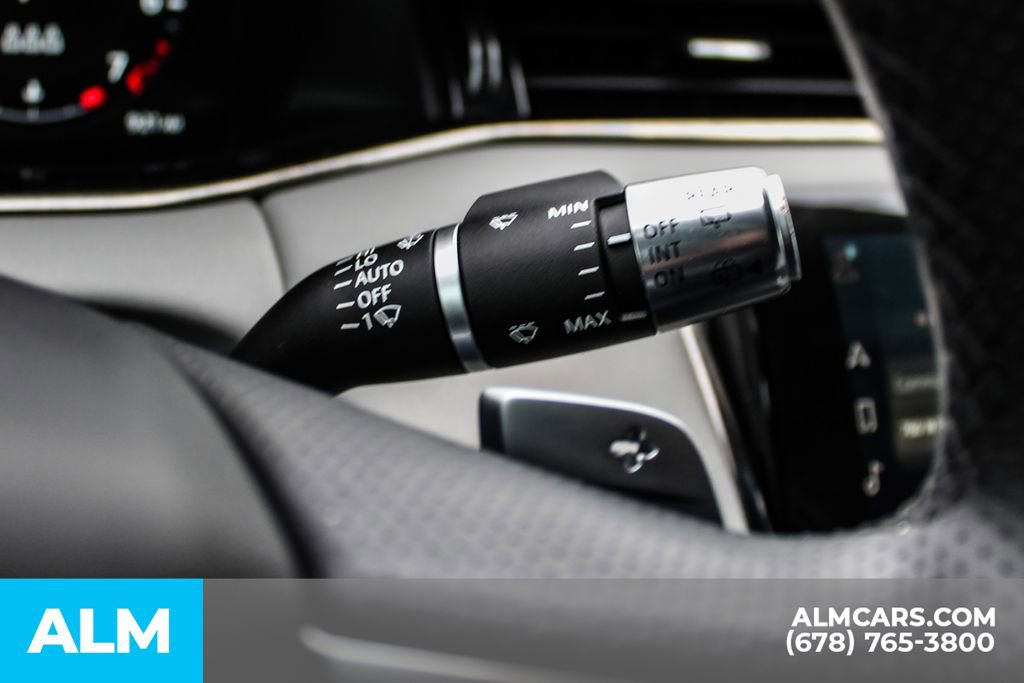 Used 2021 Land Rover Range Rover Evoque R-Dynamic SE image 31