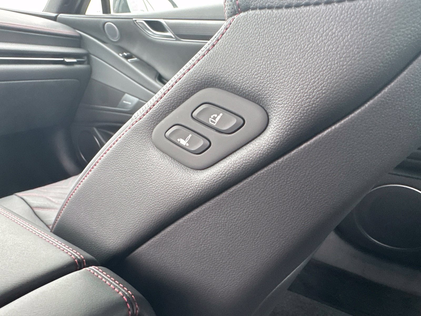 Used 2025 Genesis G80 2.5T Sport Prestige AWD/4WD image 14