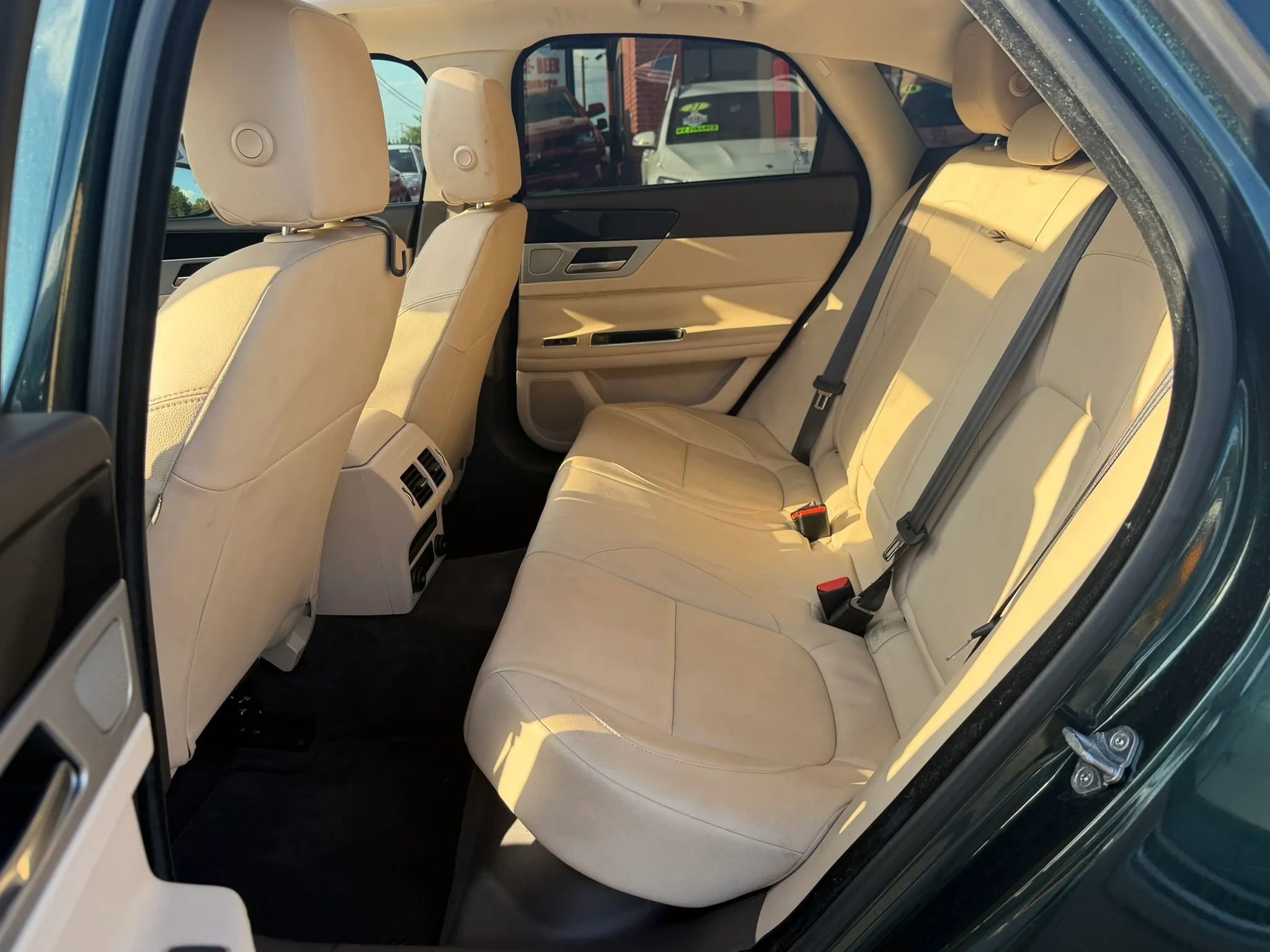 Used 2016 Jaguar XF Premium RWD image 12