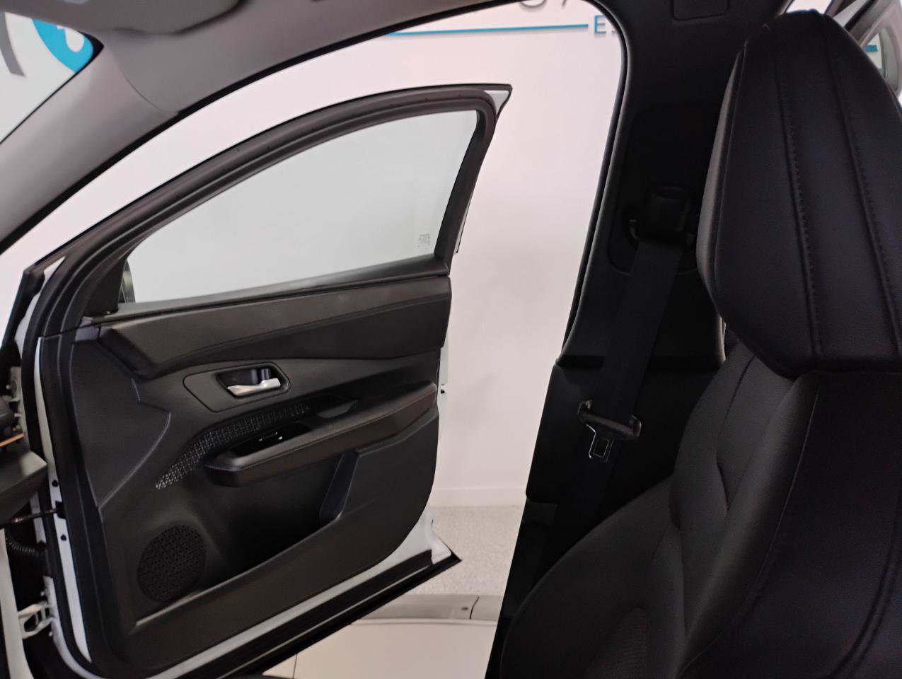 Used 2024 Nissan Ariya AWD image 45