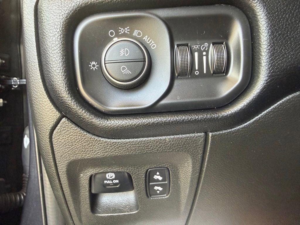 Used 2019 RAM 1500 Big Horn RWD image 36