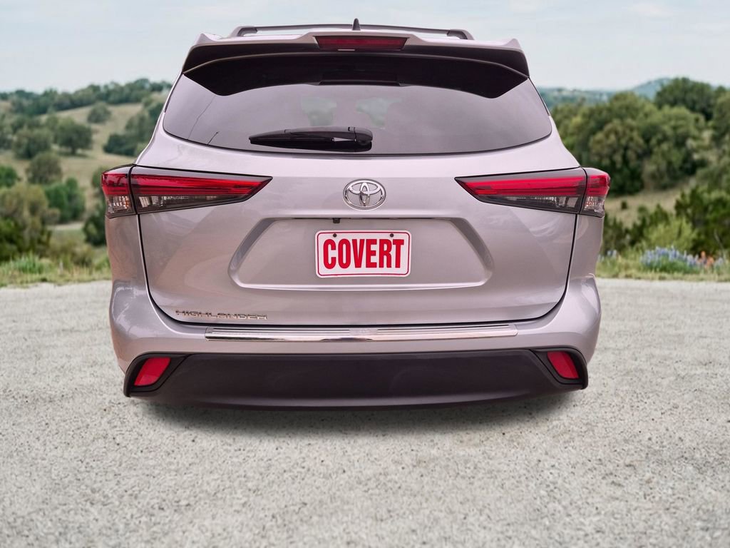 Used 2023 Toyota Highlander L FWD image 9