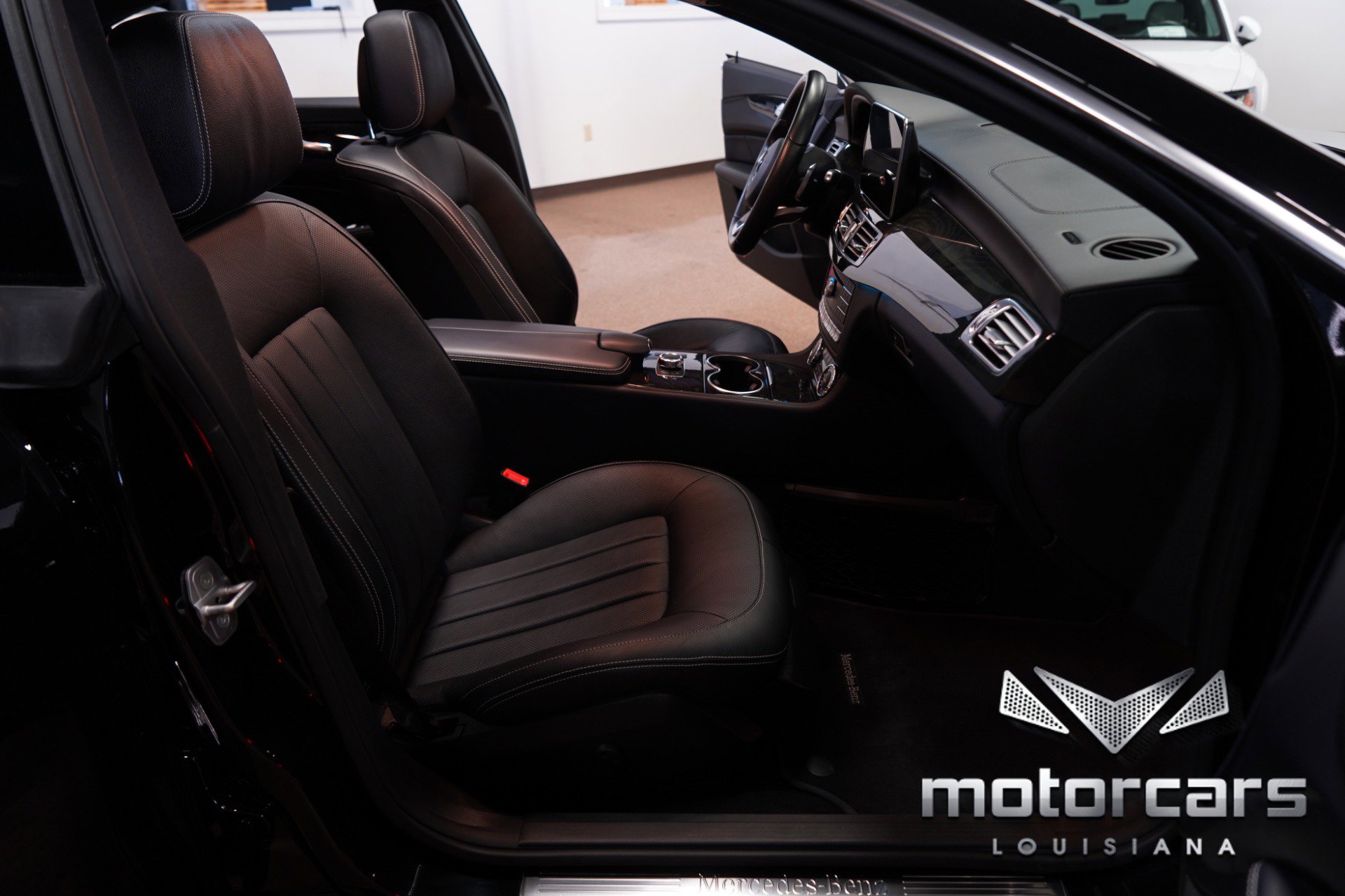 Used 2016 Mercedes-Benz CLS 400 4MATIC w/ Premium 2 Package image 30