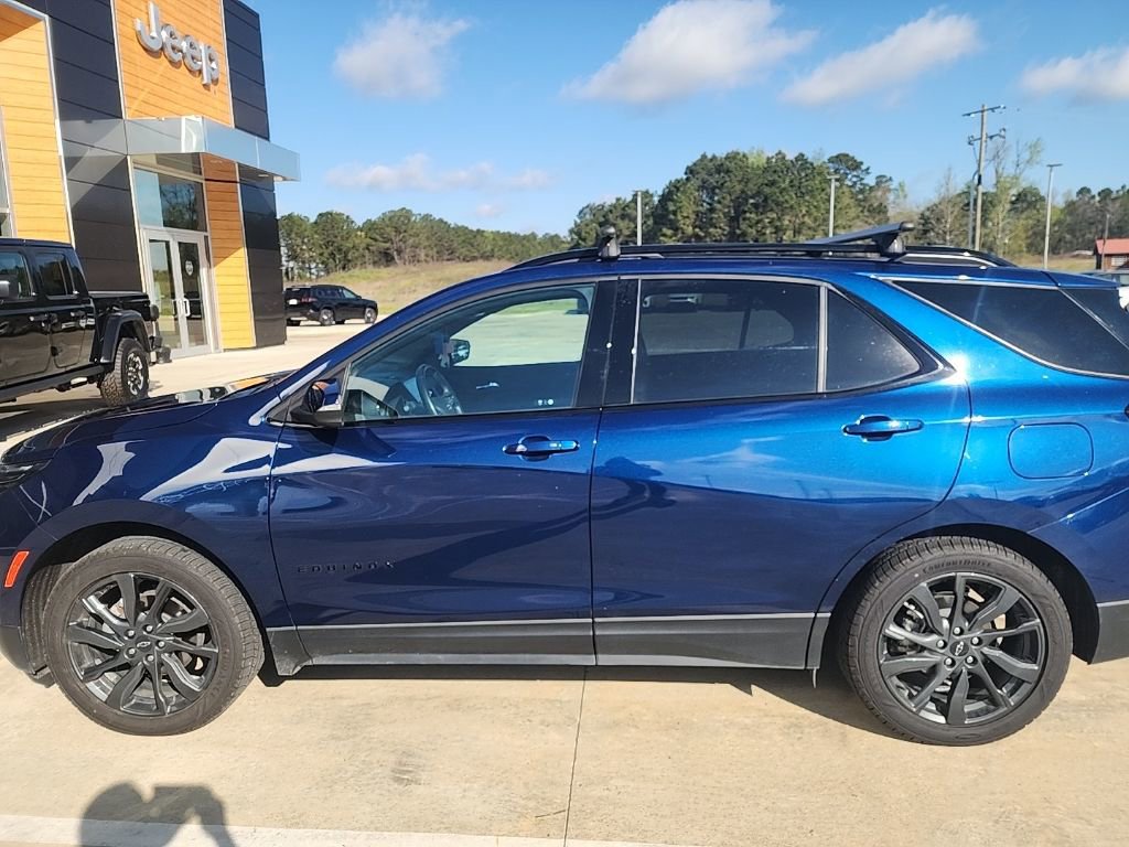 Used 2022 Chevrolet Equinox RS w/ RS Leather Package image 2