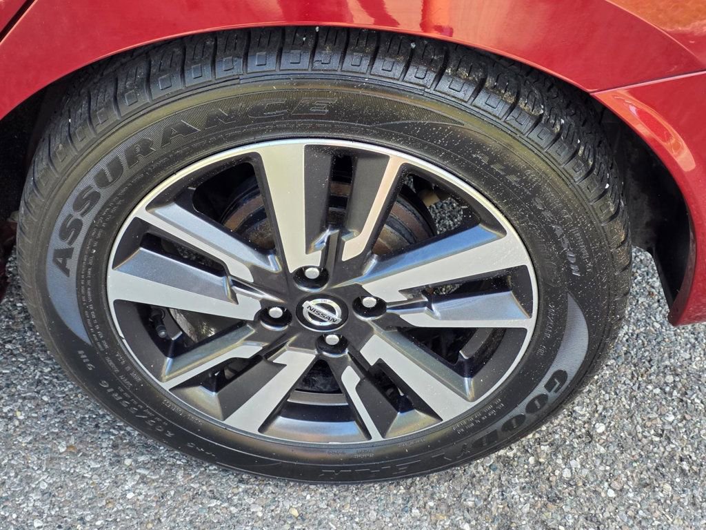 Used 2021 Nissan Versa SV image 28