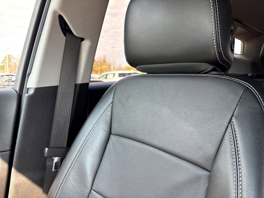 Used 2023 GMC Terrain SLT image 6