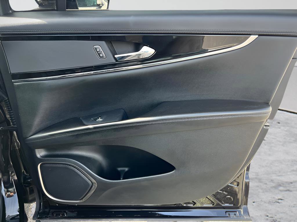 Used 2022 Lincoln Nautilus FWD image 33