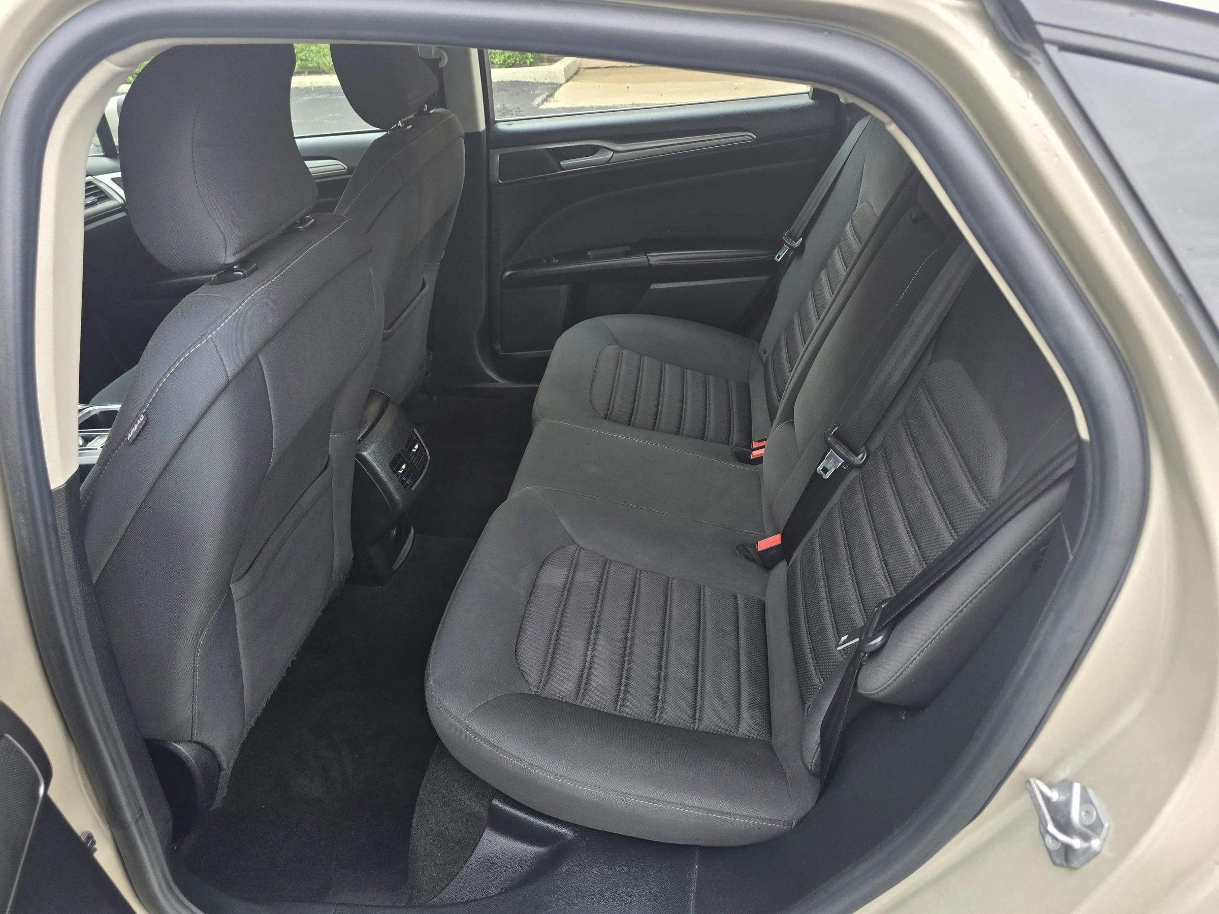 Used 2019 Ford Fusion SE FWD image 19