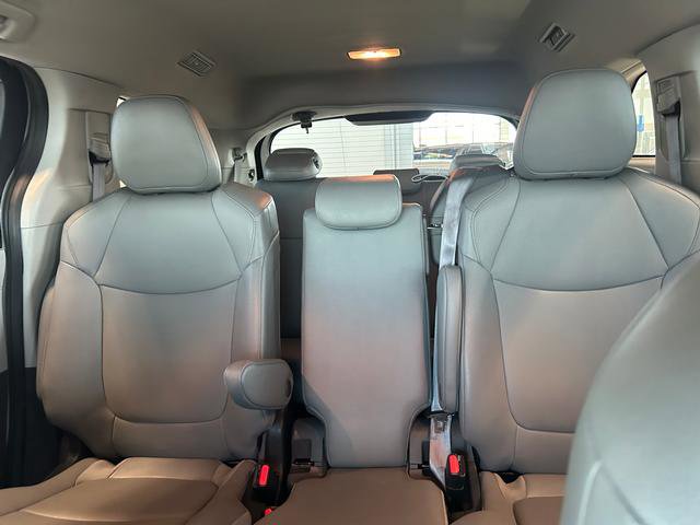 Used 2024 Toyota Sienna XLE FWD image 23