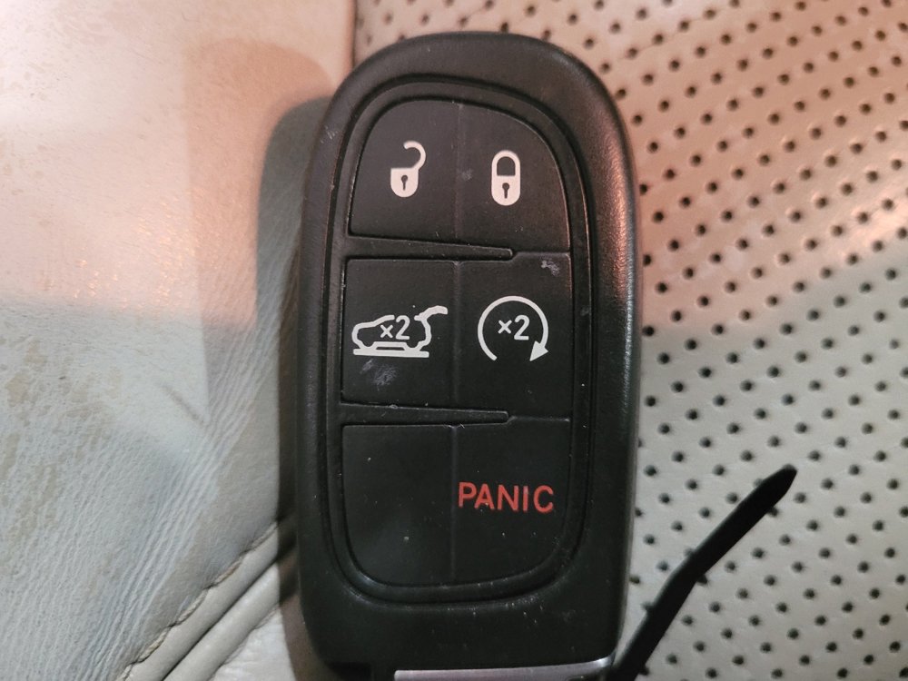 Used 2019 Jeep Cherokee Limited w/ Luxury Group image 32